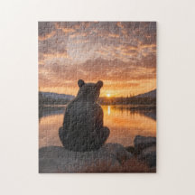 Petit ours Coucher de soleil au bord du lac