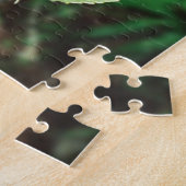 Puzzle Petit ourson brun sur une souche d'arbre, (Côté)