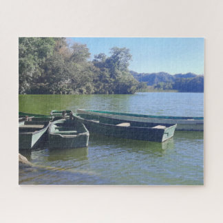 Puzzle Petits bateaux le long d'une rive verte