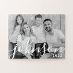 Puzzle Photo de famille de script simple et moderne<br><div class="desc">Le design est composé de typographie de script moderne et ludique. Ajoutez une photo de famille.</div>