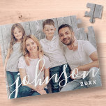 Puzzle Photo de famille de script simple et moderne<br><div class="desc">Le design est composé de typographie de script moderne et ludique. Ajoutez une photo de famille.</div>