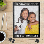 Puzzle Photo de la famille Best Mom<br><div class="desc">Offrez à la meilleure mère un cadeau amusant avec ce puzzle photo de famille. Vous pouvez facilement ajouter votre photo et personnaliser le texte "Ce puzzle a été résolu par la meilleure maman jamais" à une ligne de longueur similaire.</div>
