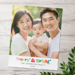 Puzzle Photo de police rétro colorée et joyeuse<br><div class="desc">Jigsaw puzzle avec le texte "Joyeux & lumineux" dans une police colorée,  rétro et personnalisable nom de famille et année avec une photo ci-dessus.</div>