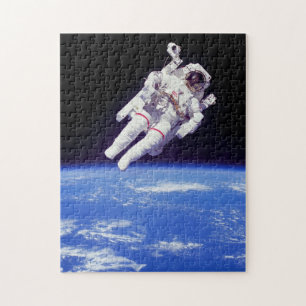 Puzzle Photo d'un astronaute en marche dans l'espace avec