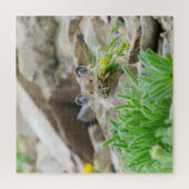 Puzzle Pika Tenant Des Feuilles Et Des Fleurs Dans La Bou (Vertical)