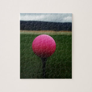 Puzzle Pink Golf Ball sur un terrain de golf de montagne