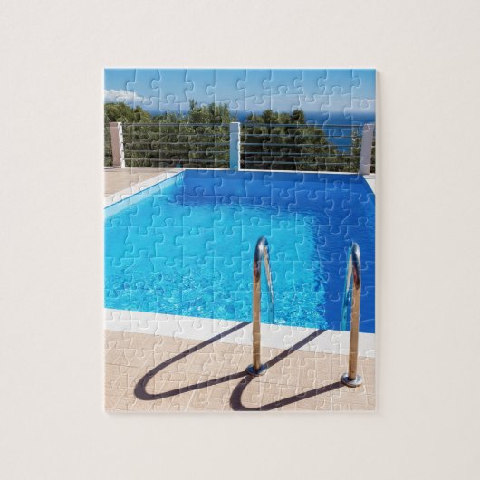 Puzzle Piscine bleue avec des étapes en mer (Vertical)