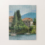 Puzzle Pittoresque Varenna, Italie sur le lac de Côme<br><div class="desc">Cette vue pittoresque de Varenna, Italie était adorable en personne, mais ce sera votre propre vue spéciale une fois terminée. Varenna est une commune sur le lac de Côme dans la province de Lecco dans la région italienne Lombardie, située à environ 60 kilomètres au nord de Milan et à environ...</div>