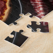 Puzzle Pizza dans la casserole sur la table (Côté)