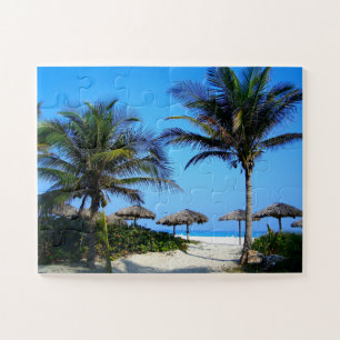 Puzzle Plage de sable avec palmiers et vue sur l'océan