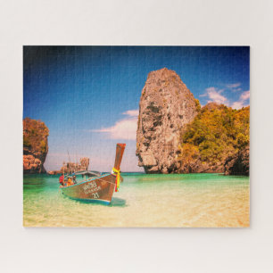 Puzzle Plage océanique calme avec bateau et rochers ou vo