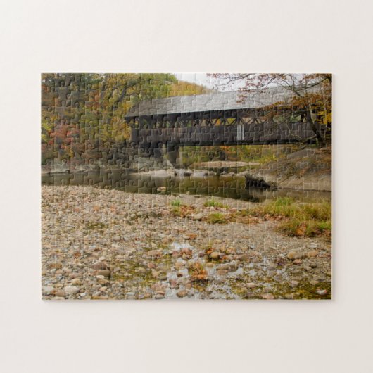 Puzzle Pont couvert de la rivière à l'automne (Horizontal)