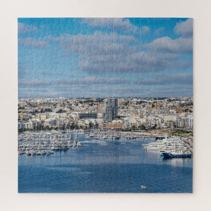 Puzzle Port de Sliema avec bâtiments et bateaux modernes