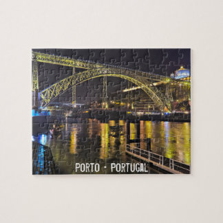 Puzzle Porto - Portugal. Scène nocturne près de la rivièr