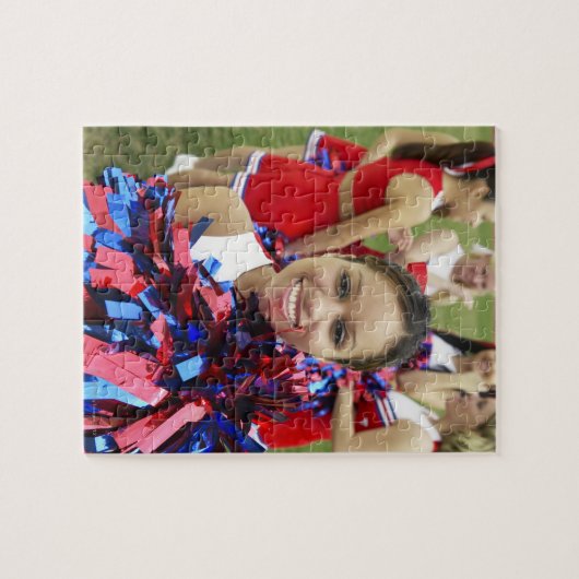 Puzzle Portrait d'un Pom-pom girl devant un groupe de (Horizontal)