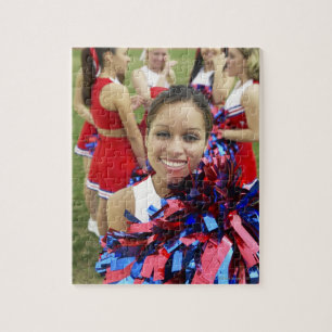 Puzzle Portrait d'un Pom-pom girl devant un groupe de