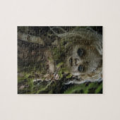 Puzzle Poupée Déplaisante d'horreur dans la forêt (Horizontal)