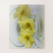 Puzzle primrose dans une tasse de café (Vertical)