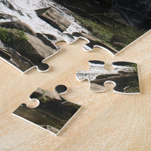 Puzzle Profiter de la cascade créée en (Côté)