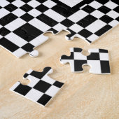 Puzzle Pug hipster sur un damier noir et blanc difficile (Côté)