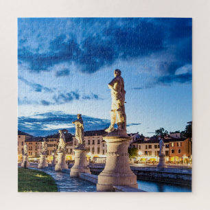 Puzzle Rangée de statues illuminées à Padova