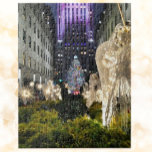 Puzzle Rockefeller Plaza Christmas NYC<br><div class="desc">Cette merveilleuse scène de Noël à Rockefeller Plaza semble loin aujourd'hui, mais ce sera à vous de profiter une fois terminé. Taille : (note : fonctionnera également avec 520 pièces / 16x20) 11" x 14" Puzzle avec boîte cadeau, 252 pièces. Ce puzzle est non seulement un divertissement, mais aussi un...</div>