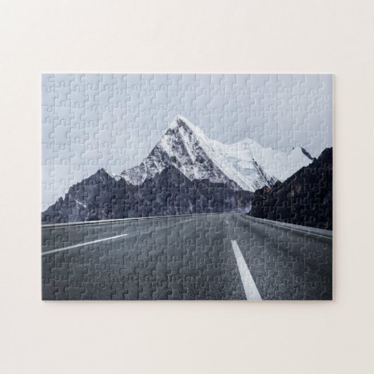 Puzzle Route goudronnée devant la montagne de neige (Horizontal)
