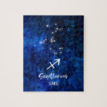 Puzzle Sagittaire Zodiac Constellation Galaxie Monogramme<br><div class="desc">Sagittarius Zodiac Constellation Galaxie Monogramme Design Avec police de script brossé tendance, couleur arrière - plan céleste bleu foncé, constellation d'étoiles brillantes, et le symbole Centaur. Symbole astrologique moderne Horoscope de naissance, est parfait pour tout anniversaire Sagittaire Du 22 novembre au 21 décembre! Avec Monogrammed en option Premier moyen et...</div>