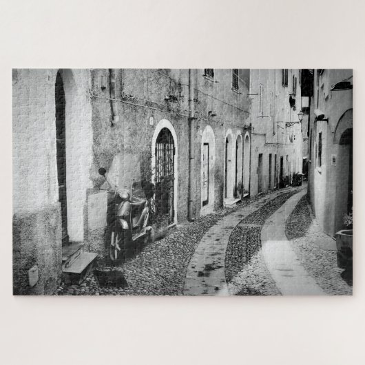 Puzzle Scooter dans une rue en Italie en noir et blanc (Horizontal)