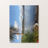 Puzzle Soleil en Ecosse. Baie avec palmiers et yachts (Vertical)