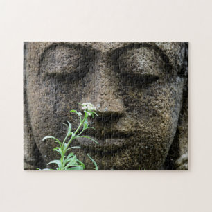 Puzzle Statue de jardin en pierre avec fleur
