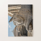 Puzzle Statue de lion devant une église historique (Vertical)