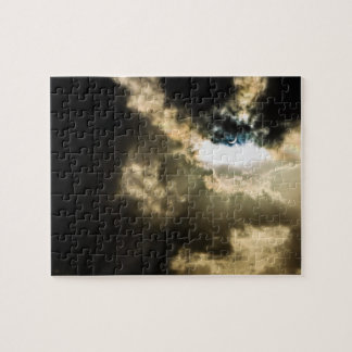 Puzzle Sun en croissant pendant l'éclipse solaire