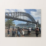 Puzzle Sydney Harbour Bridge & Cruise Ship | Australie<br><div class="desc">Un puzzle photographique emblématique du Sydney Harbour Bridge, un pont d'arche en acier classé au patrimoine australien traversant le port de Sydney. Sous le pont se trouve un bateau de croisière qui passe et l'agitation de la population pendant l'été. La vue depuis le pont, le port et l'Opéra de Sydney...</div>