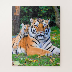 Puzzle Tigre & Poing bébé magnifiquement dans l'herbe ens