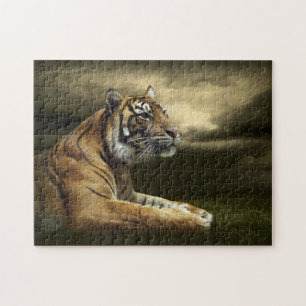 Puzzle Tigre regardant et se reposant sous le ciel