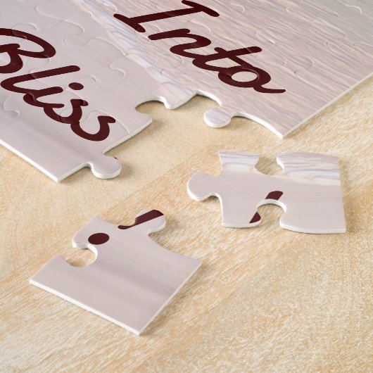 Puzzle Toon Surfer Girl Posing sur le bord de mer (Côté)