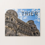 Puzzle Trier Porta Nigra Rhénanie Palatinat Allemagne<br><div class="desc">Trier Porta Nigra souvenir vintage pour les vacanciers de Moselle Rhénanie Palatinat. La ville de Trier en Allemagne est une région viticole bien connue et la Porta Nigra est à voir. Trier est la plus ancienne ville d'Allemagne qui peut être reconnue par la Porta Nigra. Porta Nigra Trier souvenir ou...</div>