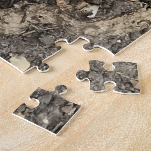 Puzzle Trois marguerites parfaites contre un tronc d'arbr (Côté)