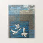Puzzle Trois mouettes blanches volent au-dessus de l'eau<br><div class="desc">Faut-il s'en aller ? Faites-le en choisissant ce tableau de l'artiste Tara Friel représentant trois mouettes volant au-dessus de l'eau. La vue des vagues de l'océan et les couleurs vives rendent ce design très réaliste.</div>