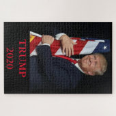 Puzzle Trump embrasse le drapeau américain (Horizontal)