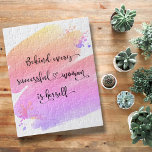 Puzzle Typographie de l'aquarelle rose chic pour femme<br><div class="desc">"Derrière chaque femme prospère se trouve elle-même." Alors qui a besoin du Prince Charming ? Faites votre propre "bonheur toujours après" et embrassez "girl power" chaque fois que vous travaillez sur ce puzzle féministe chic, coloré, inspirant et féministe avec une typographie manuscrite noire sucrée superposant un éclat d'aquarelle jaune, pêche,...</div>