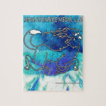 Un coyote MountainFire saute au-dessus de la conce