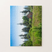 Puzzle Un hangar rustique se trouve dans un pré du Maine (Vertical)