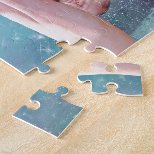 Puzzle Un mignon bébé dans un imaginaire à la main (Côté)