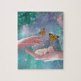 Puzzle Un mignon bébé dans un imaginaire à la main