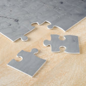 Puzzle Un sentier enneigé à travers une forêt d'hiver (Côté)