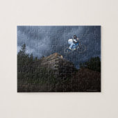 Puzzle Un VTT saute d'un cabine en rondins dans l'Idaho. (Horizontal)