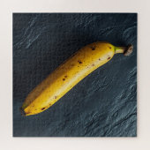 Puzzle Une banane sur une surface sombre (Horizontal)