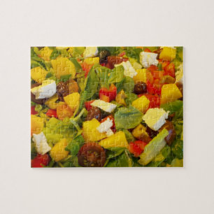 Puzzle Une salade de légumes et de fruits colorés